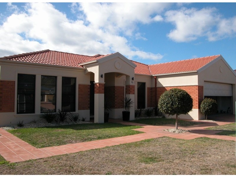 25 Royal Parade, Inverloch VIC 3996