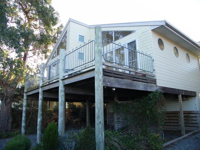 57 Bayview Avenue, Inverloch VIC 3996