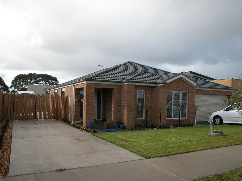 12 Queenscliff Drive, Inverloch VIC 3996