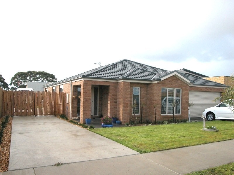 12 Queenscliff Drive, Inverloch VIC 3996