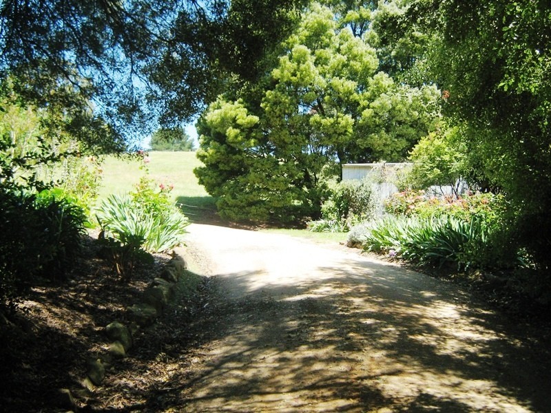 1285 LeongathaYarragon Road, Hallston VIC 3953