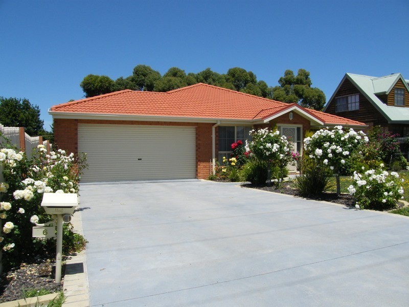 6 Heather Grove, Inverloch VIC 3996