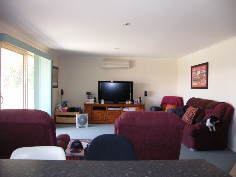 6 Heather Grove, Inverloch VIC 3996