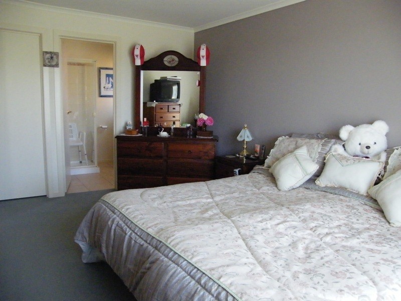 6 Heather Grove, Inverloch VIC 3996