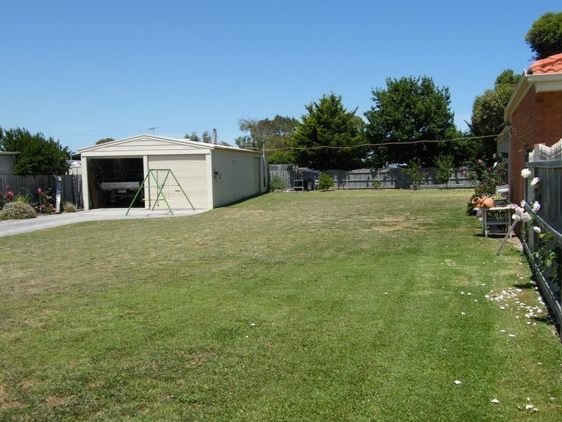 8 Heather Grove, Inverloch VIC 3996