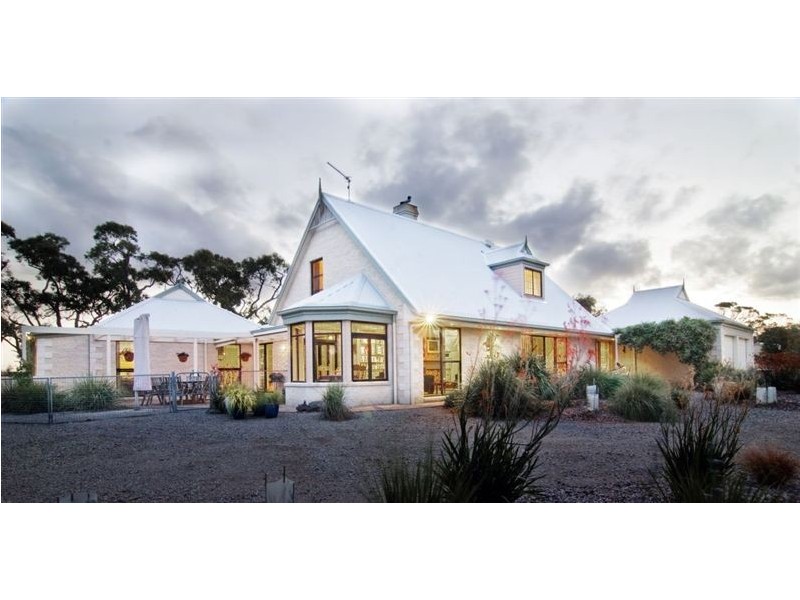 120 Albert Ruttle Drive, Inverloch VIC 3996