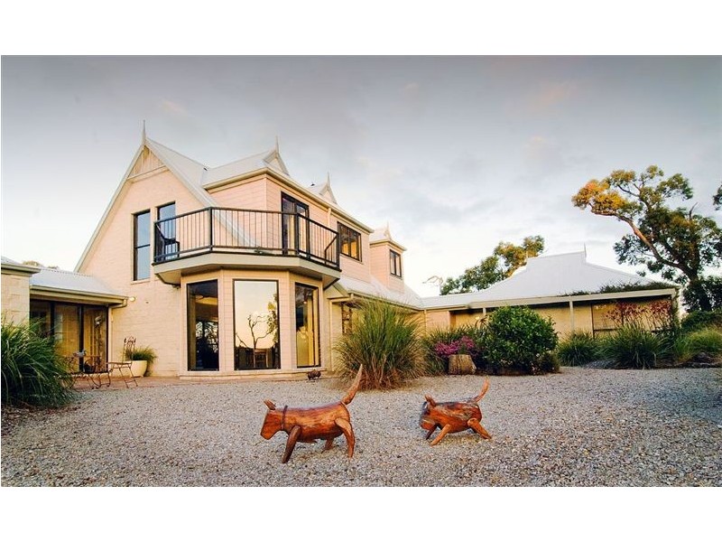 120 Albert Ruttle Drive, Inverloch VIC 3996