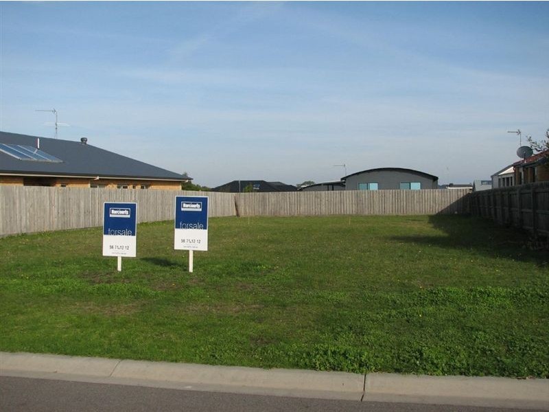 18 Mariner Place, Inverloch VIC 3996