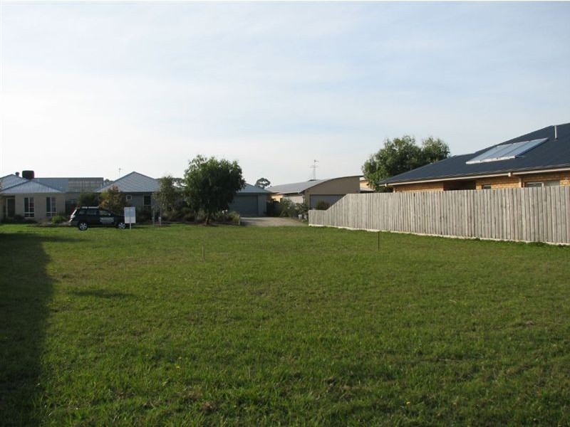 18 Mariner Place, Inverloch VIC 3996