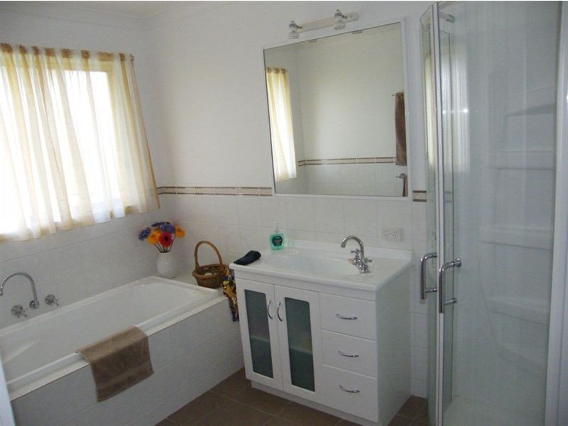 40 Moores Road, Buffalo VIC 3958