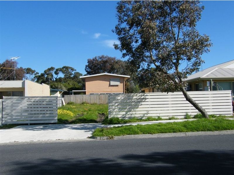 15 Dixon Street, Inverloch VIC 3996