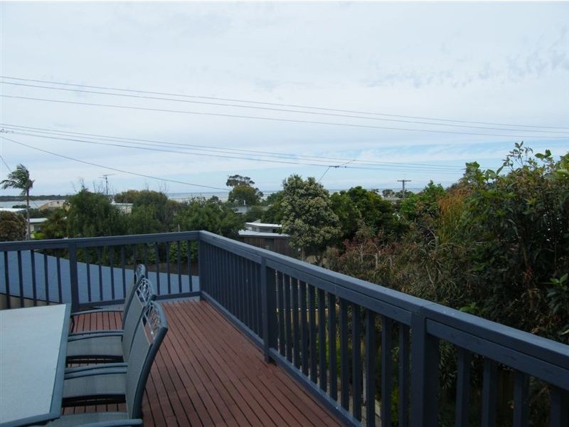 91 Bayview Avenue, Inverloch VIC 3996