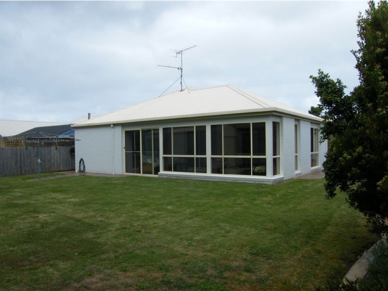 36 Woodland Heath, Inverloch VIC 3996