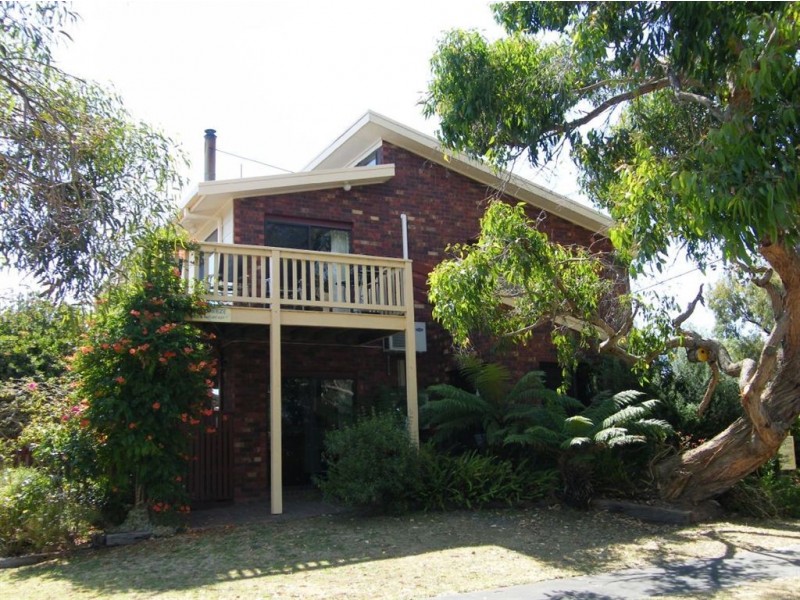 40 Gordon Avenue, Inverloch VIC 3996