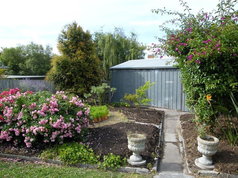 34 Bayview Avenue, Inverloch VIC 3996