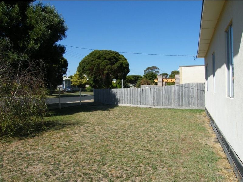 8 Kenneth Street, Inverloch VIC 3996