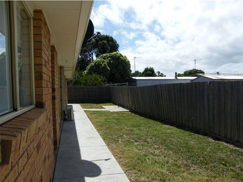 2/20 Powlett Street, Inverloch VIC 3996