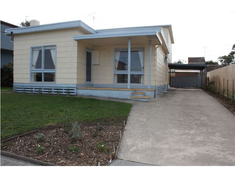 71 Bayview Avenue, Inverloch VIC 3996