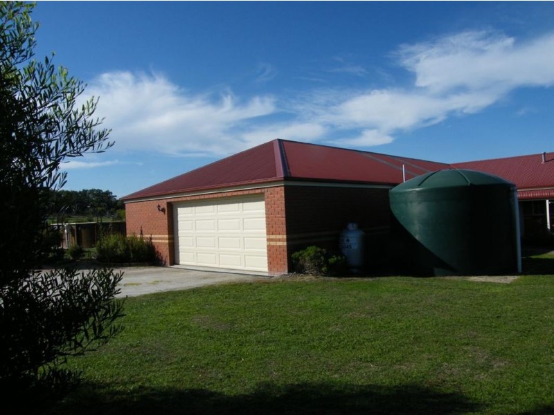 135 Gravel Pit Road, Inverloch VIC 3996