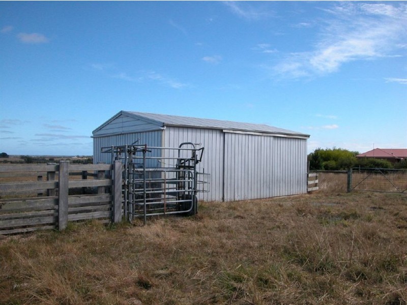 135 Gravel Pit Road, Inverloch VIC 3996