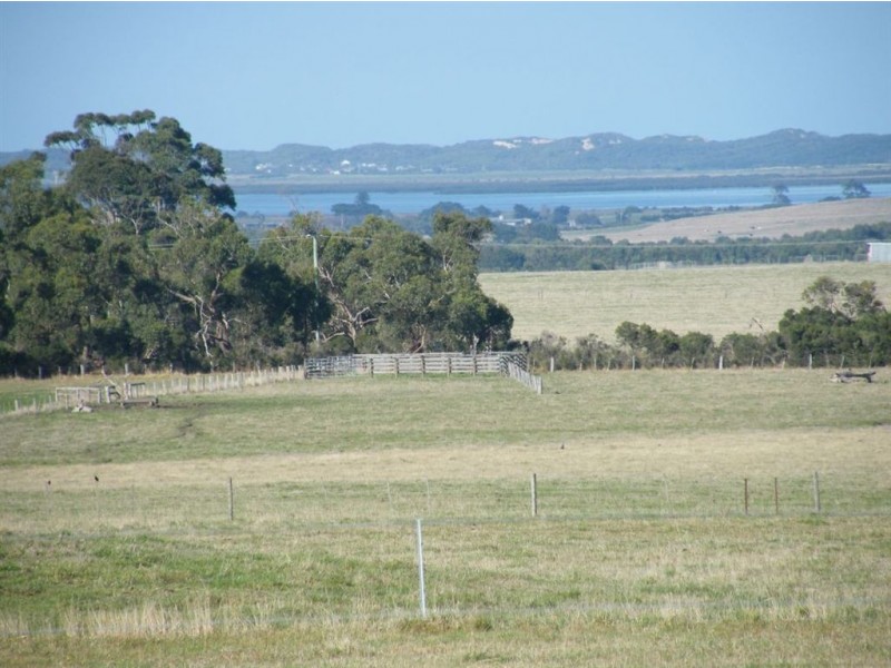 135 Gravel Pit Road, Inverloch VIC 3996