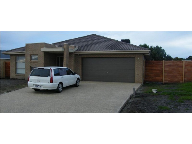 18 Royal Parade, Inverloch VIC 3996