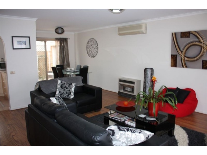 4/2 Pymble Avenue, Inverloch VIC 3996