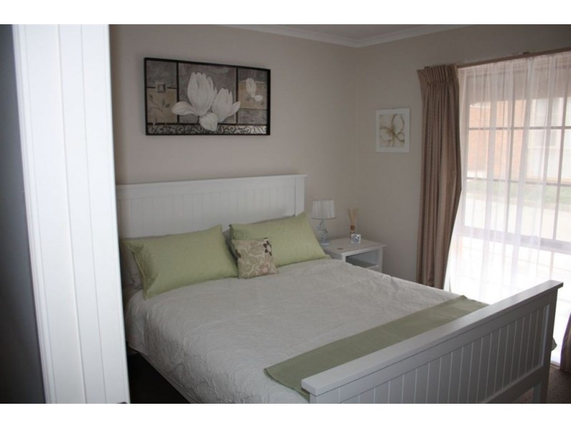 4/2 Pymble Avenue, Inverloch VIC 3996