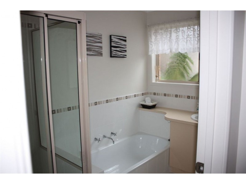 4/2 Pymble Avenue, Inverloch VIC 3996