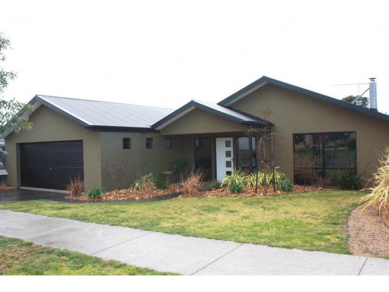 4 Queenscliff Drive, Inverloch VIC 3996
