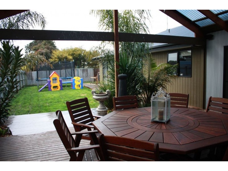 4 Queenscliff Drive, Inverloch VIC 3996