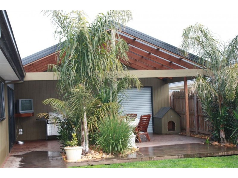 4 Queenscliff Drive, Inverloch VIC 3996