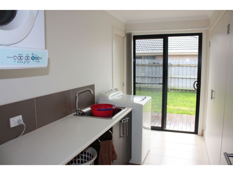 4 Queenscliff Drive, Inverloch VIC 3996