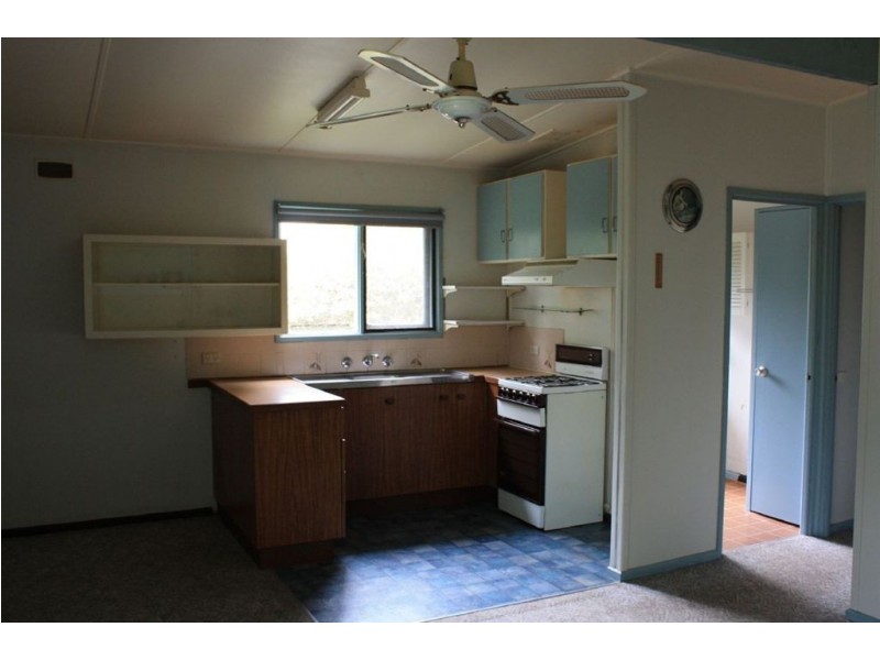 8 Wallace Avenue, Inverloch VIC 3996