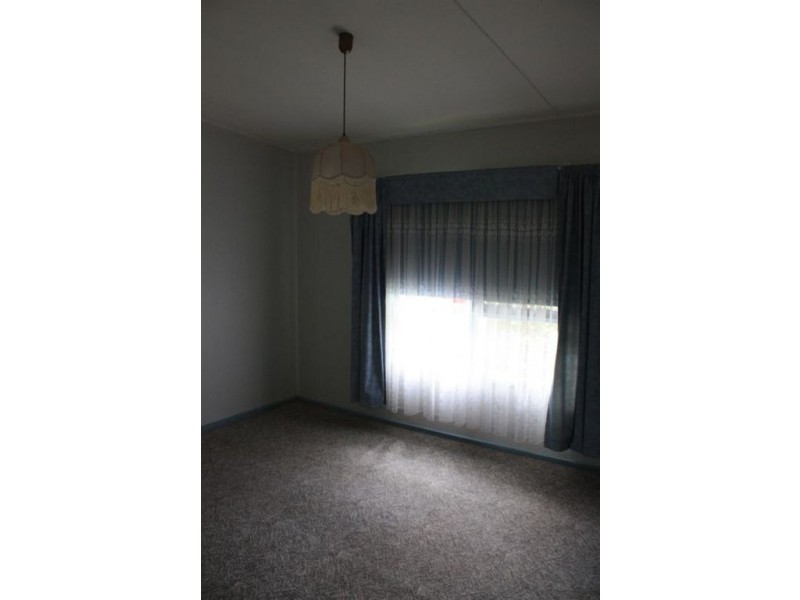 8 Wallace Avenue, Inverloch VIC 3996