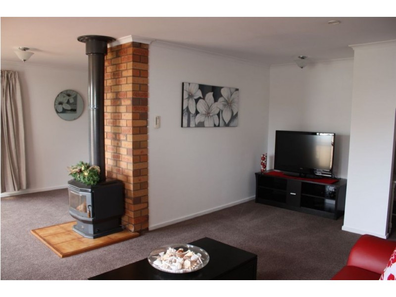 16 John Steet, Inverloch VIC 3996