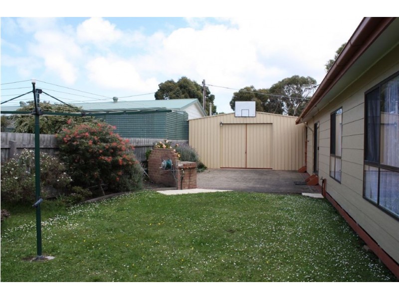 2 Valerie Street, Inverloch VIC 3996