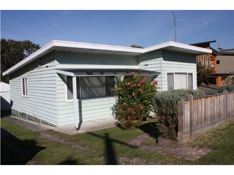 30 Bayview Avenue, Inverloch VIC 3996