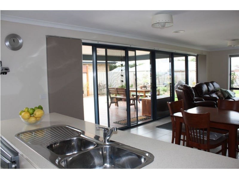 12 Surrey Place, Inverloch VIC 3996