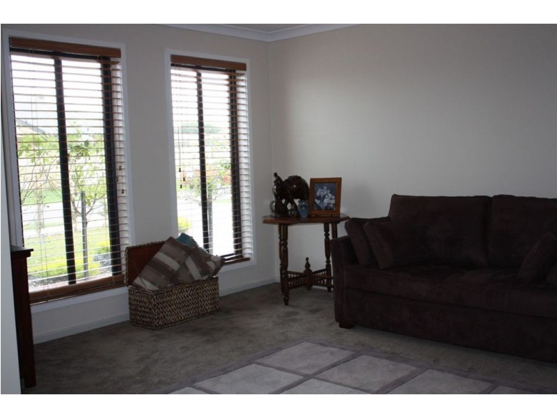 12 Surrey Place, Inverloch VIC 3996