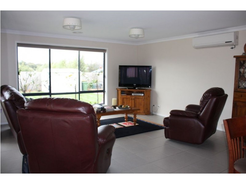 12 Surrey Place, Inverloch VIC 3996