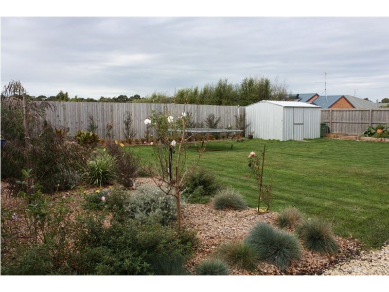 12 Surrey Place, Inverloch VIC 3996