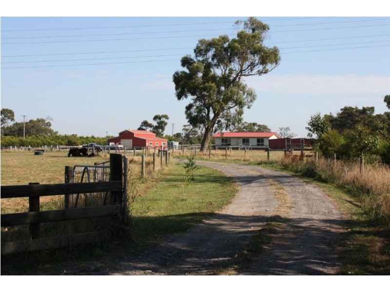735 Lynnes Road, Wattle Bank VIC 3995