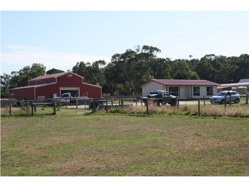 735 Lynnes Road, Wattle Bank VIC 3995