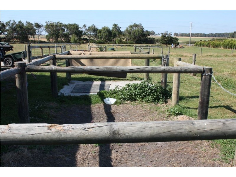 735 Lynnes Road, Wattle Bank VIC 3995
