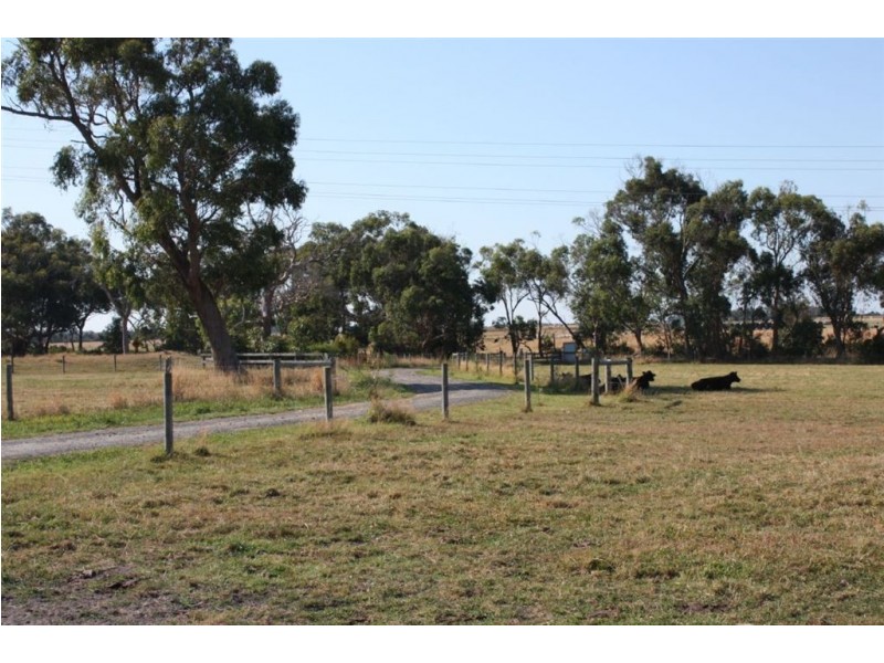 735 Lynnes Road, Wattle Bank VIC 3995
