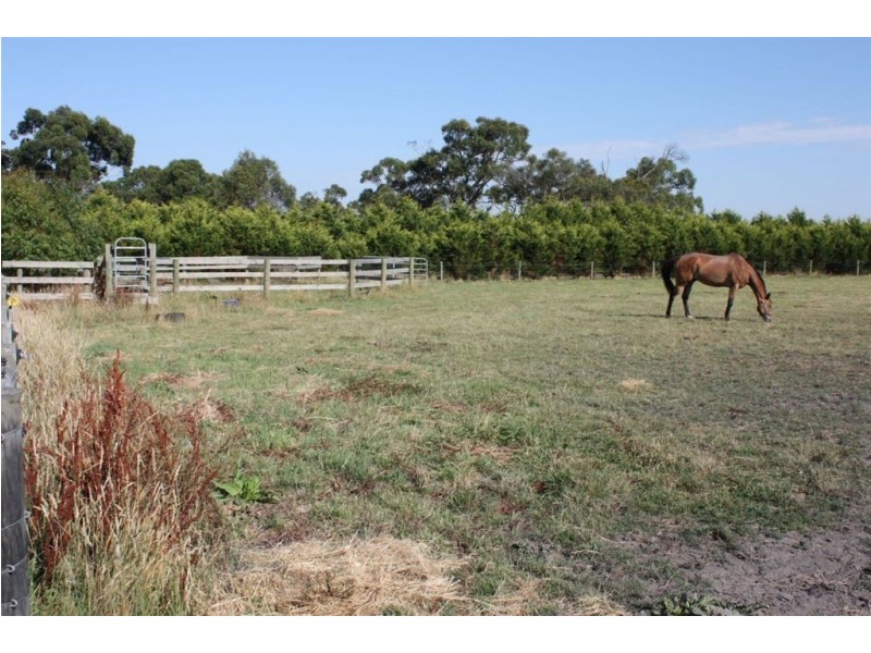 735 Lynnes Road, Wattle Bank VIC 3995
