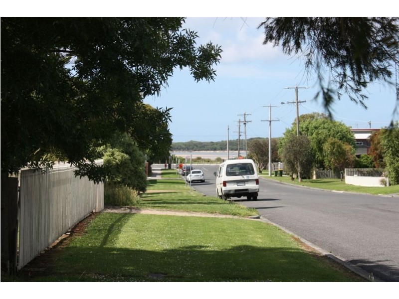 2/14-16 Cuttriss Street, Inverloch VIC 3996