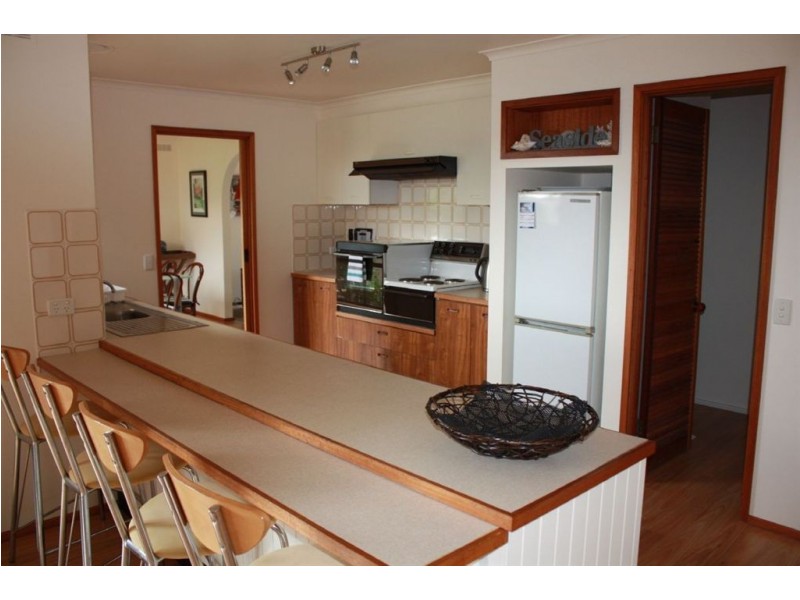 8 Anderson Avenue, Inverloch VIC 3996