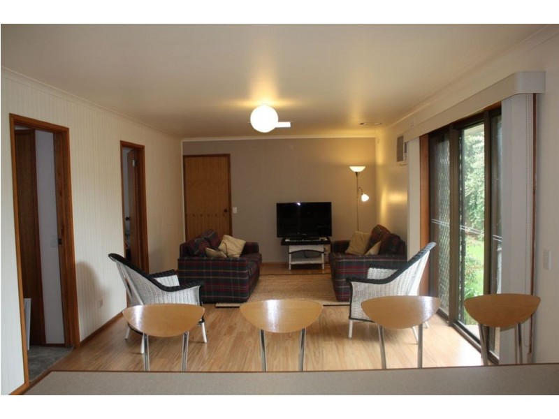 8 Anderson Avenue, Inverloch VIC 3996